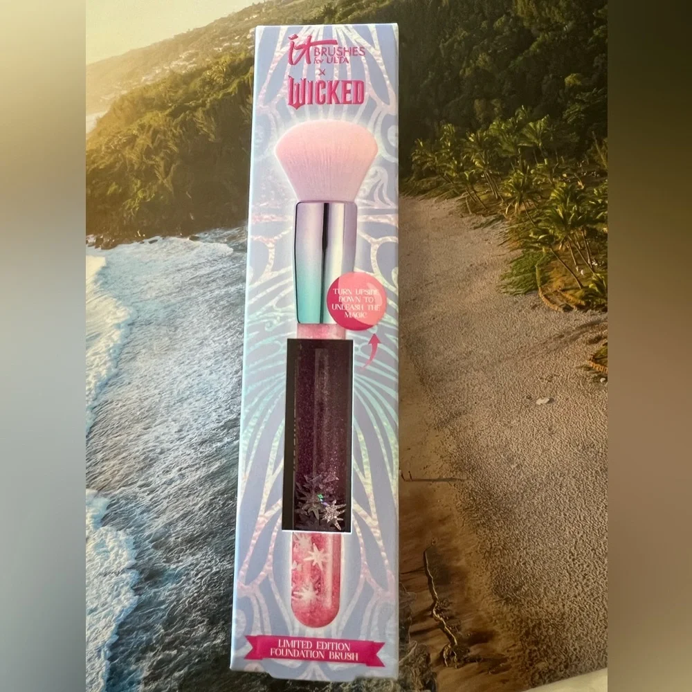 IT MAKEUP BRUSH